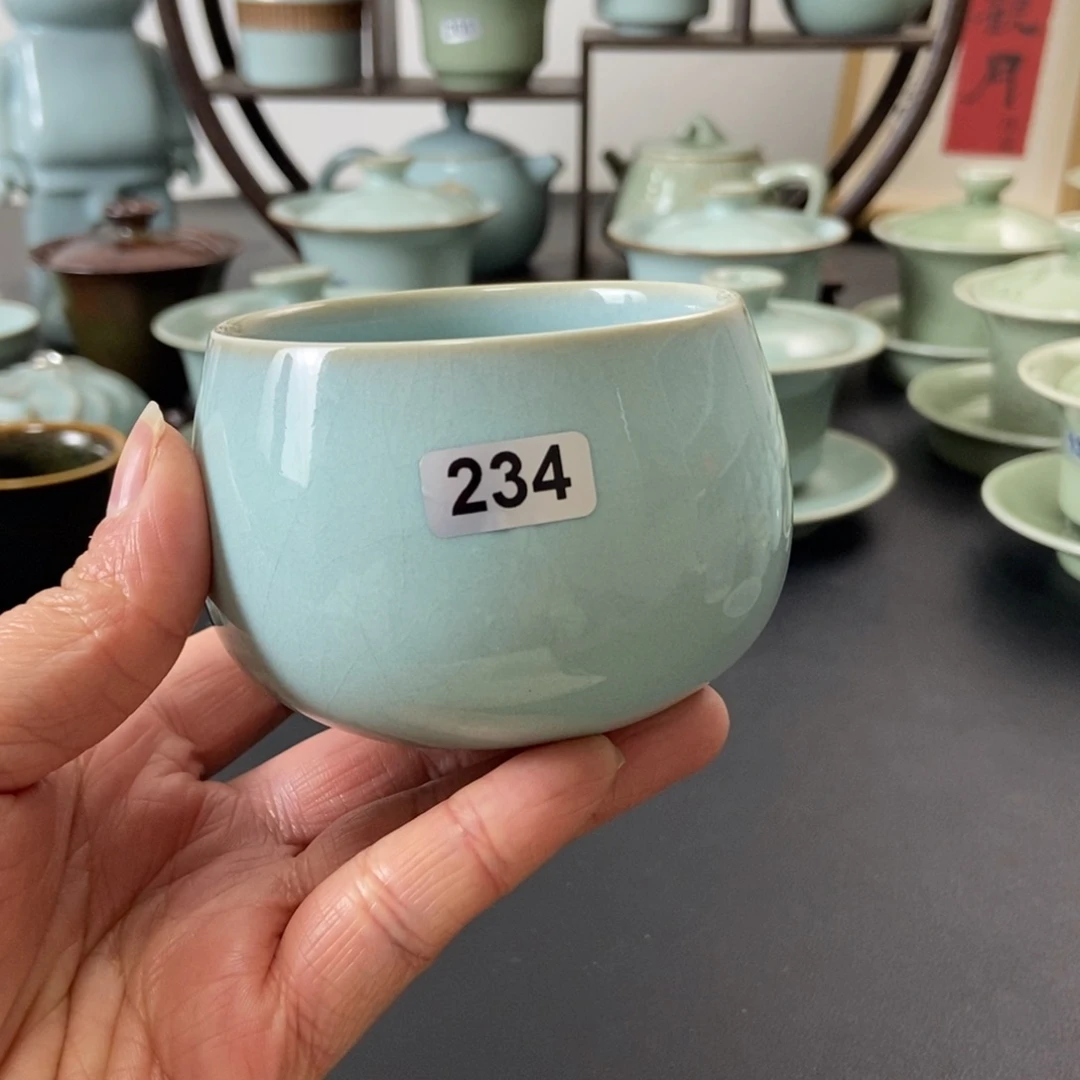 赵琳微瑕天青釉佛肚杯