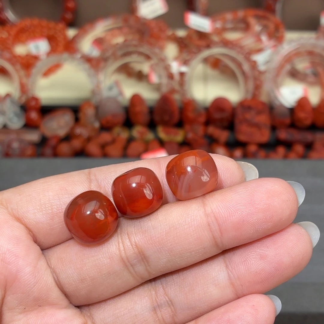 .***宇南红玛瑙未镶嵌颈饰3个老型珠