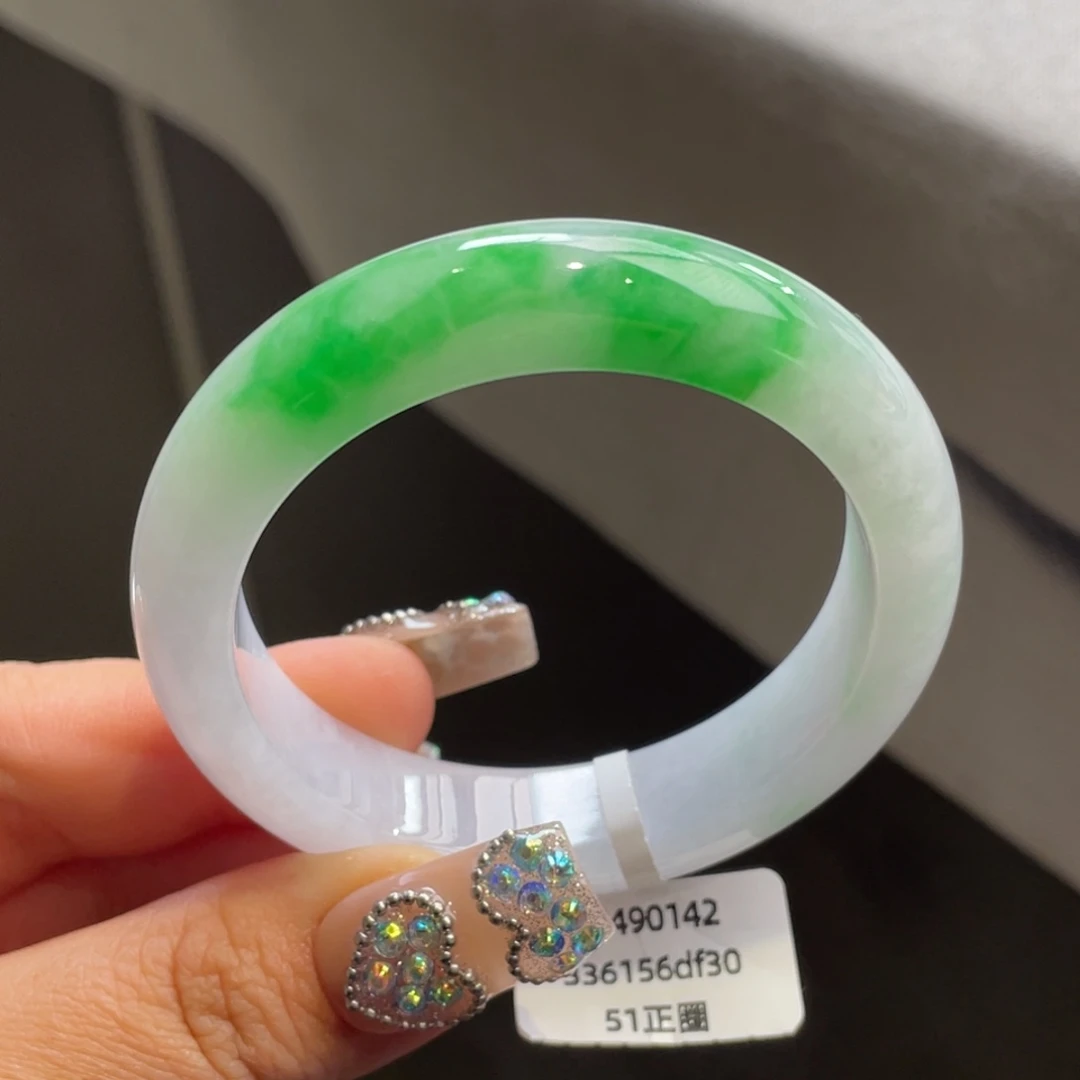 翡翠未镶嵌手镯白底青正圈手镯