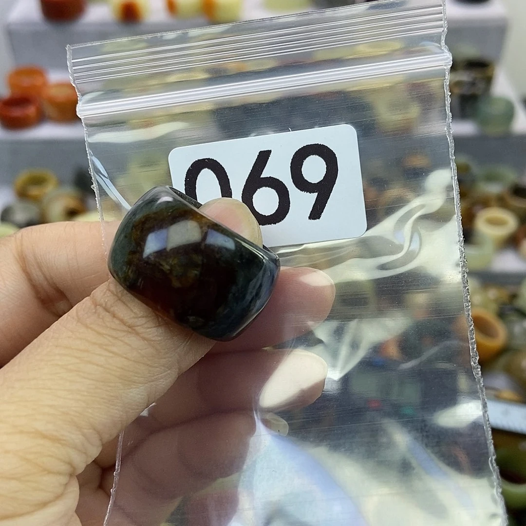 小***舟蛇纹石玉未镶嵌戒指