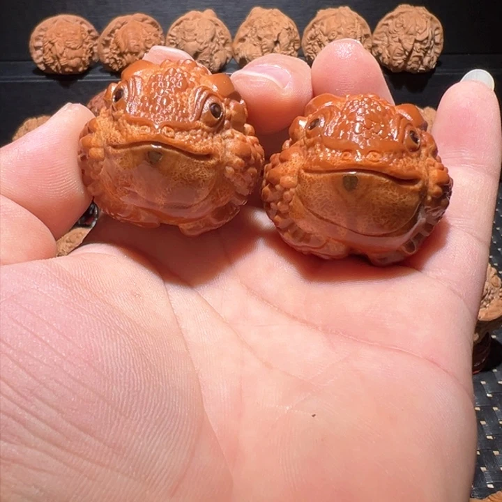 文玩核桃把件金蟾纳财