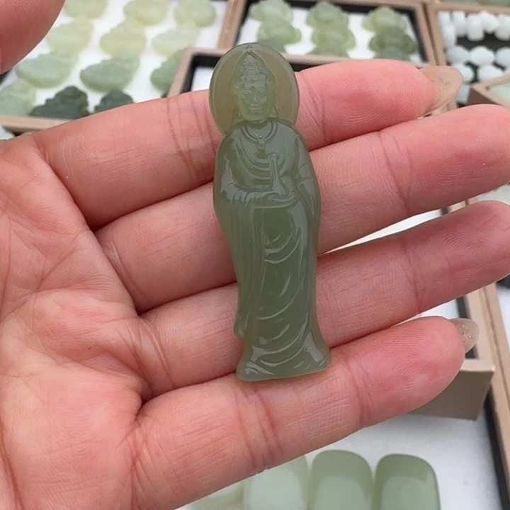 和田玉未镶嵌颈饰菲