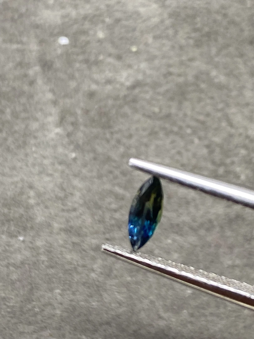 天然无烧双色蓝宝石0.265克拉