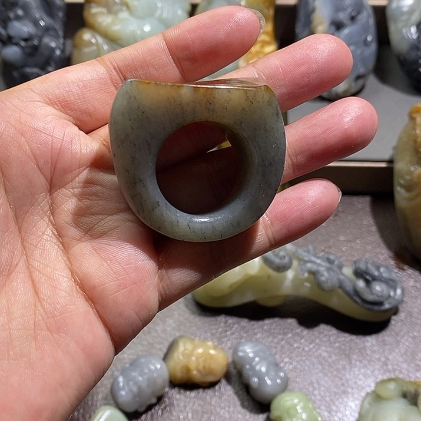 【闪购商品】和田玉把件未镶嵌骄***人