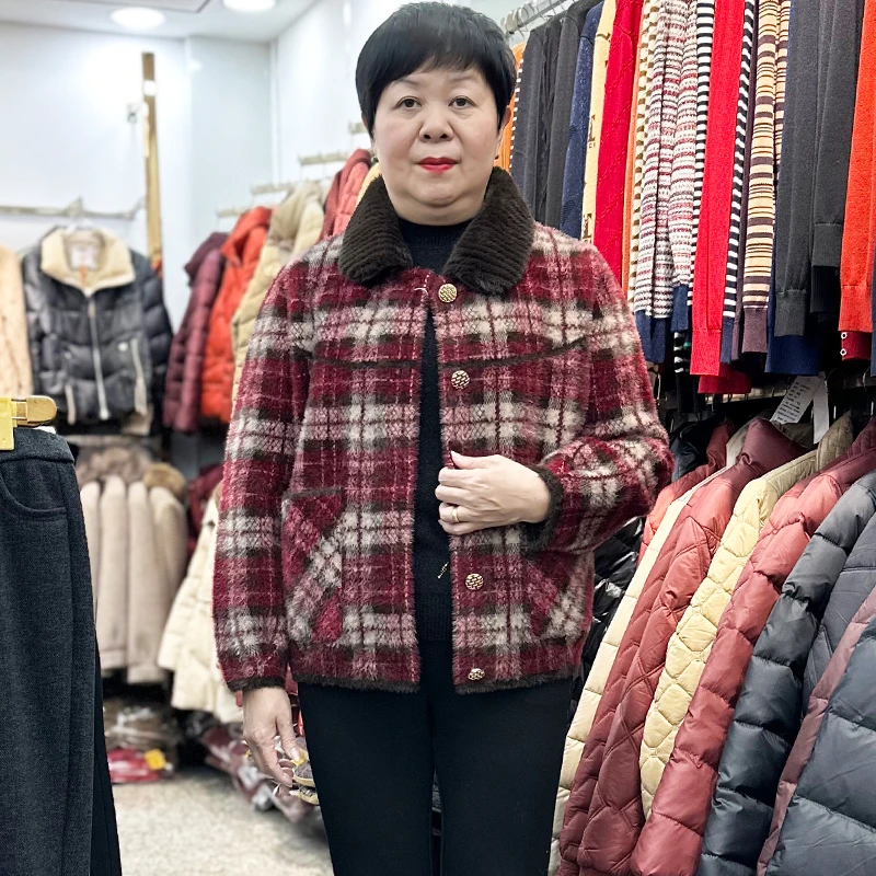 冬季妈妈格子毛衣外套呢子保暖毛领夹克衫中老年女装纽扣上衣加厚