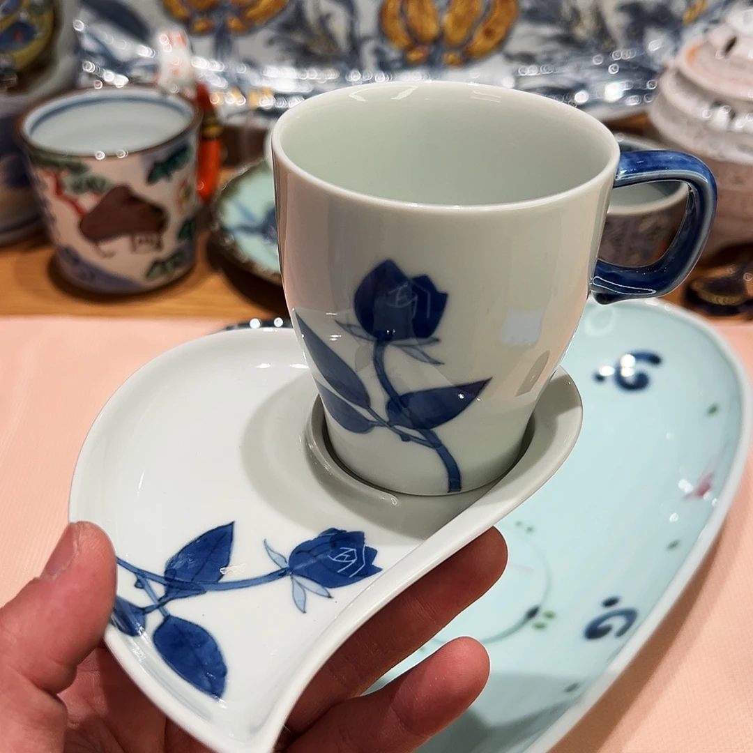 咖啡杯和茶杯是我们学校一块