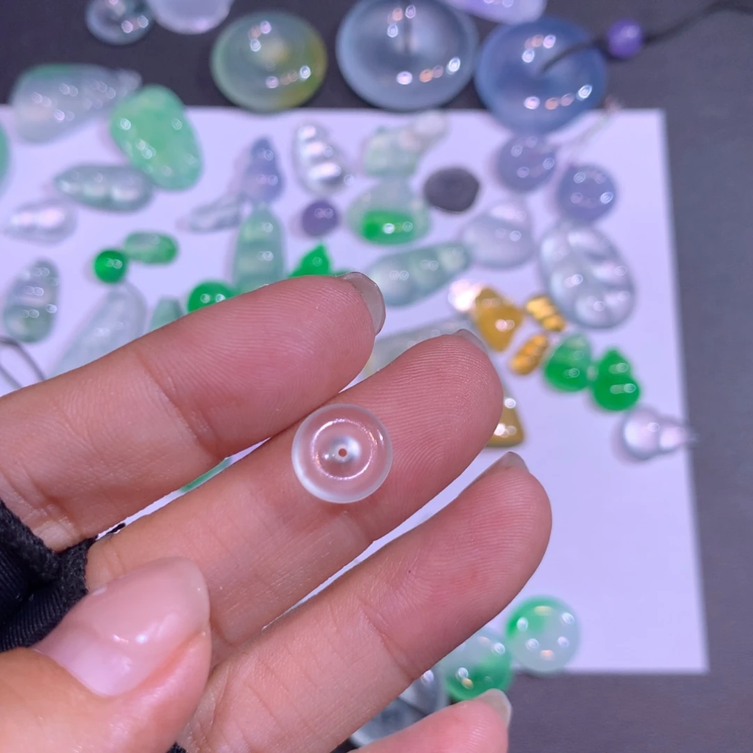 翡翠未镶嵌颈饰扣子