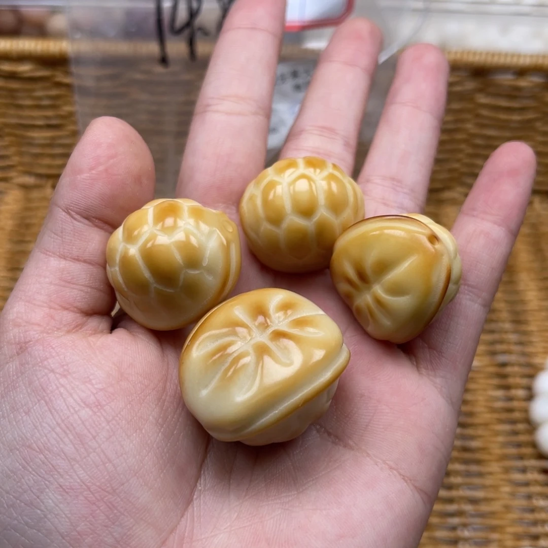 吊坠白玉菩提px14富甲30以下3颗微瑕