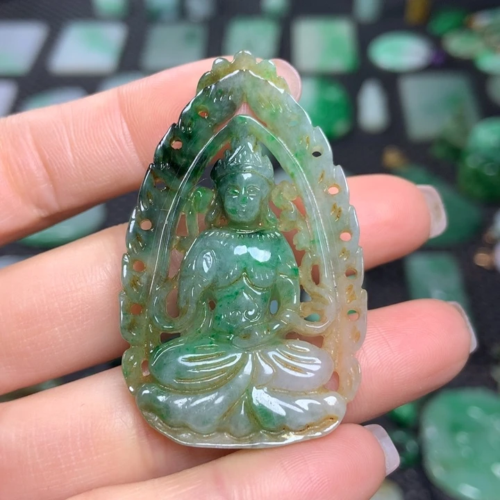 翡翠挂件未镶嵌……