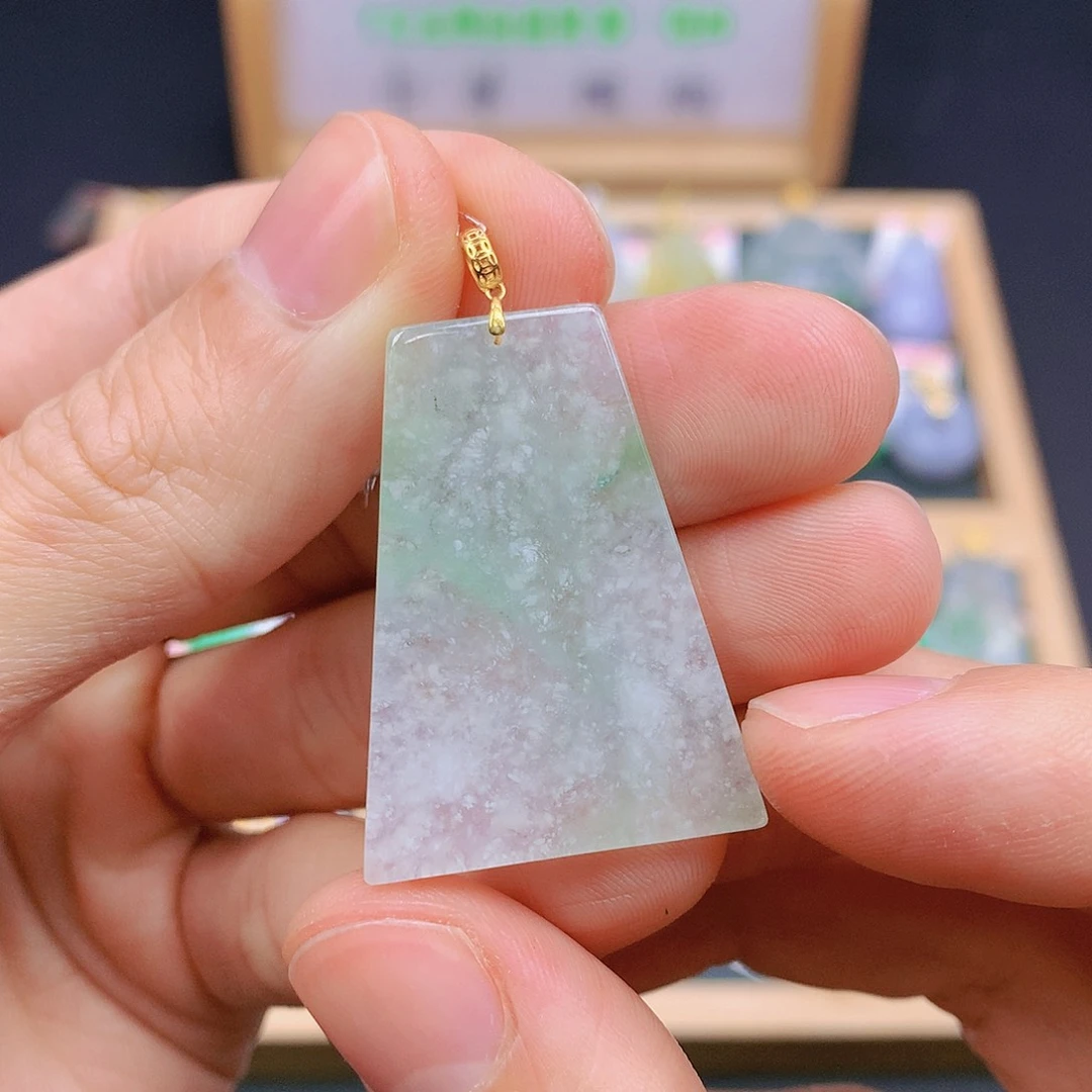 翡翠18K金镶嵌颈饰翡翠