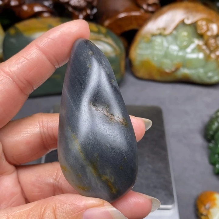 和田玉未镶嵌把件