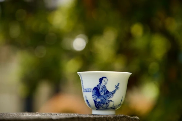景德镇高档青花陶瓷人物杯茶具慢生小俊作品仕女图铃铛杯品茗茶器