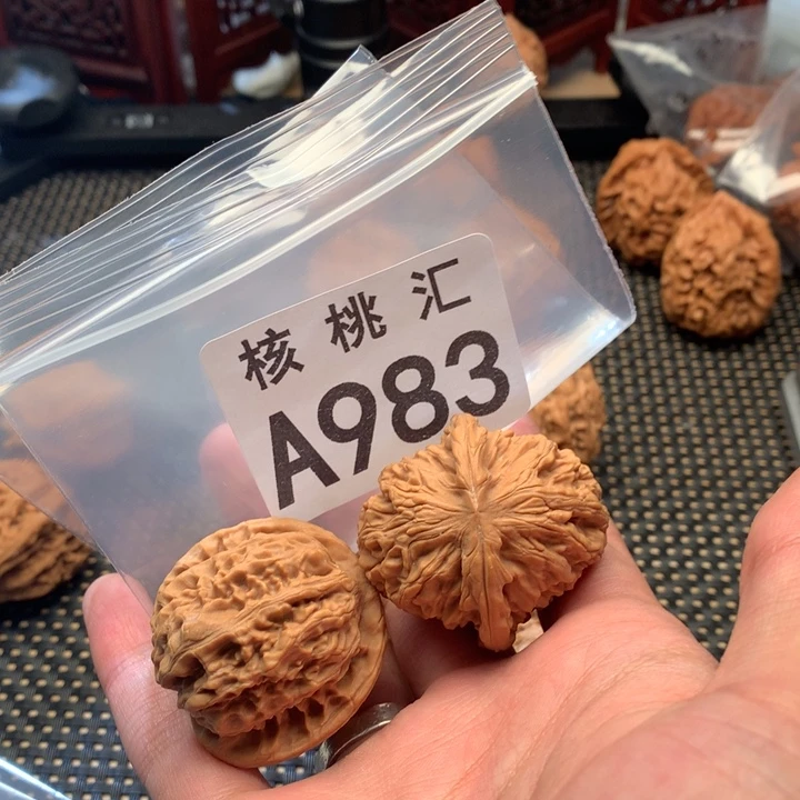 文玩核桃吊坠核老闷
