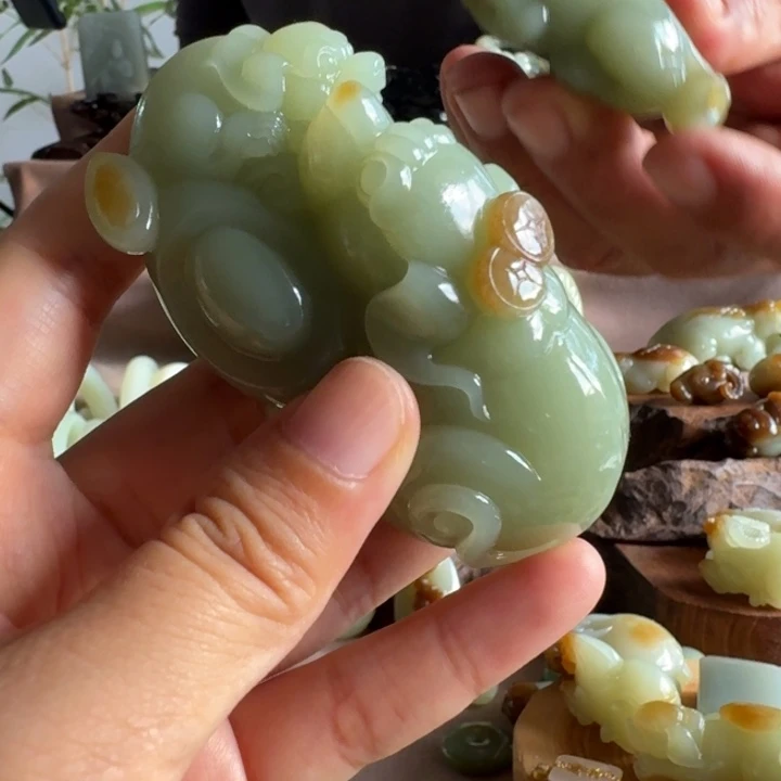 颈饰未镶嵌和田玉（糖玉）