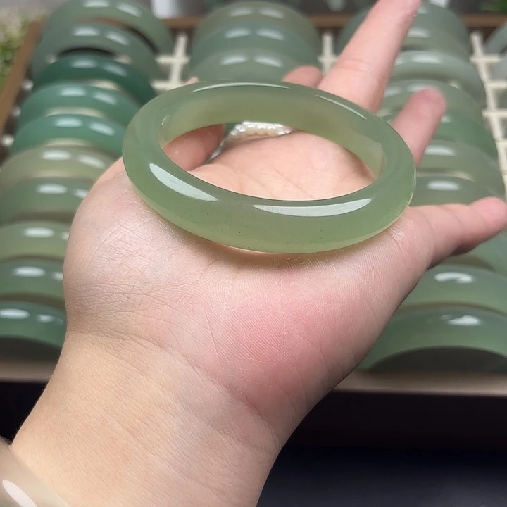 东陵石未镶嵌手镯