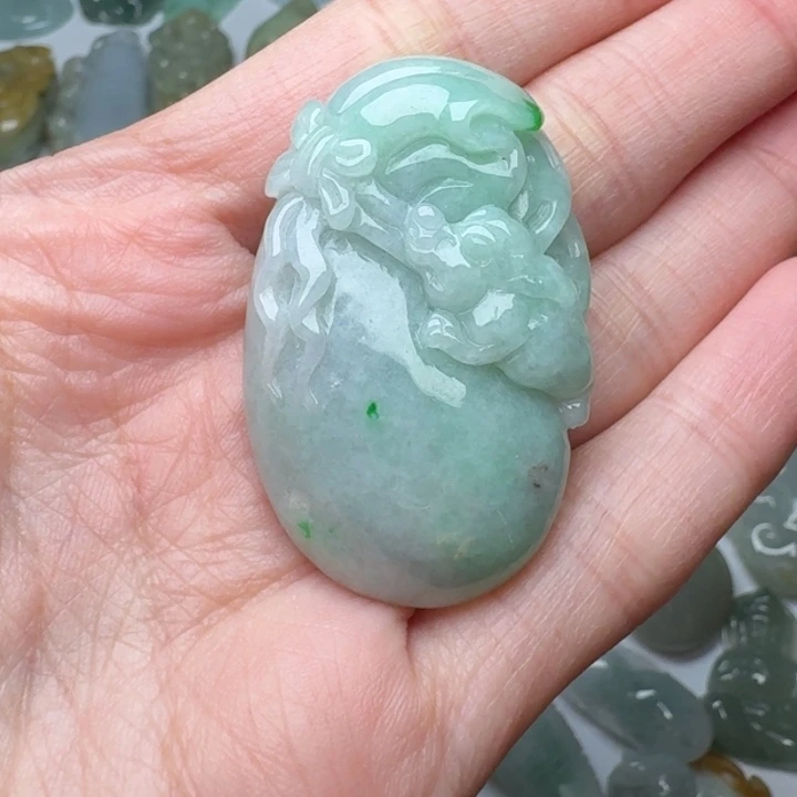 翡翠未镶嵌颈饰福袋