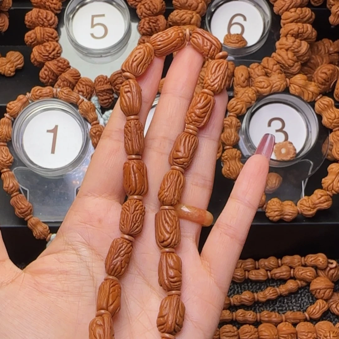 吊坠桃核小金条手持