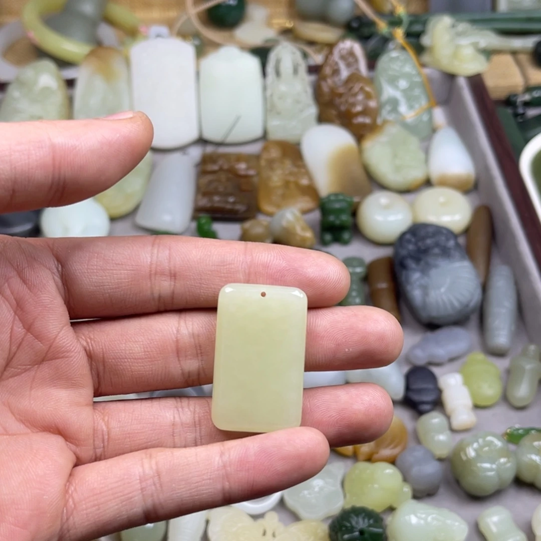 崔***泡和田玉未镶嵌颈饰