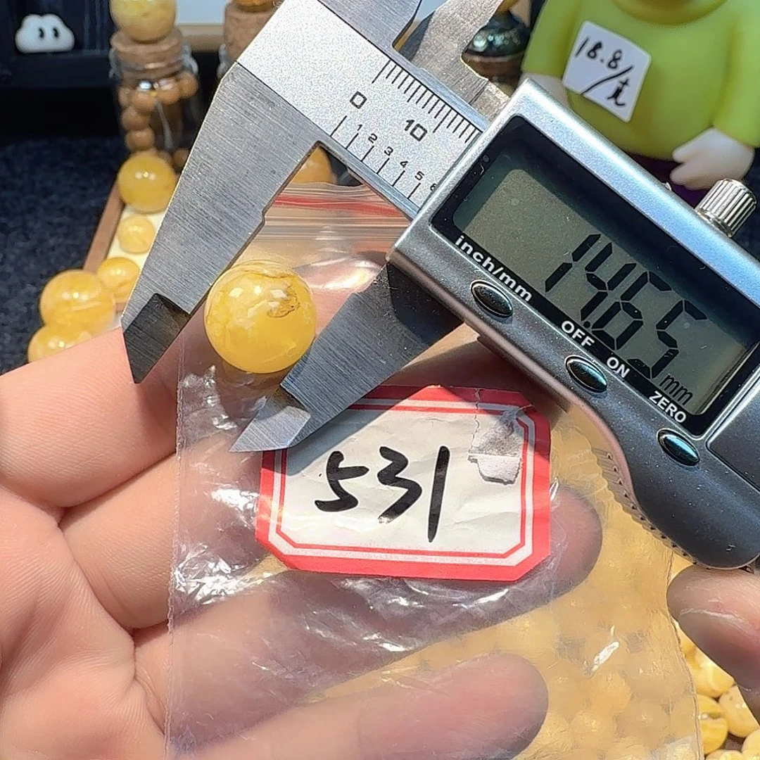 蜜蜡未镶嵌珠宝奇石