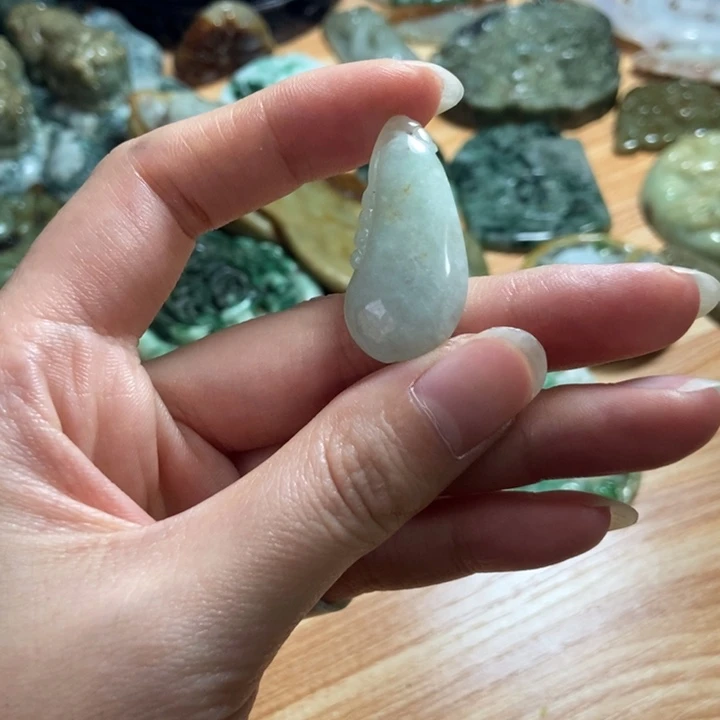 翡翠未镶嵌颈饰翡翠吊坠
