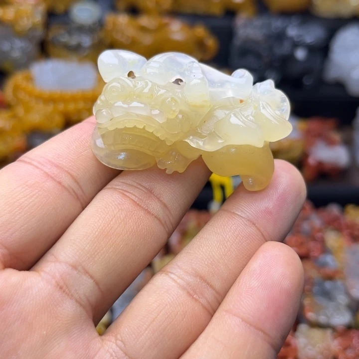 石英质玉（黄龙玉）未镶嵌颈饰