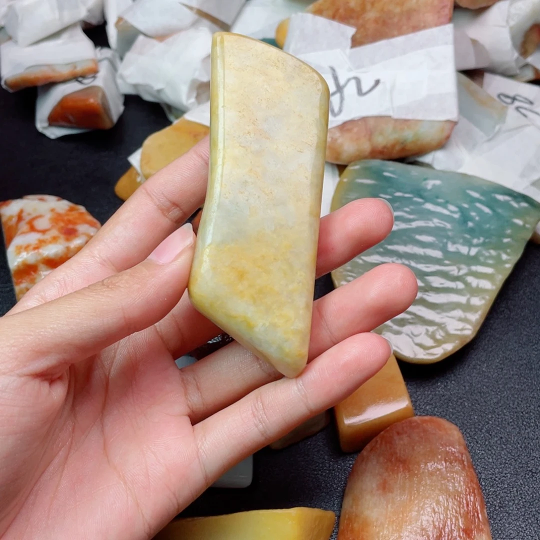 孤***人翡翠未镶嵌颈饰翡翠