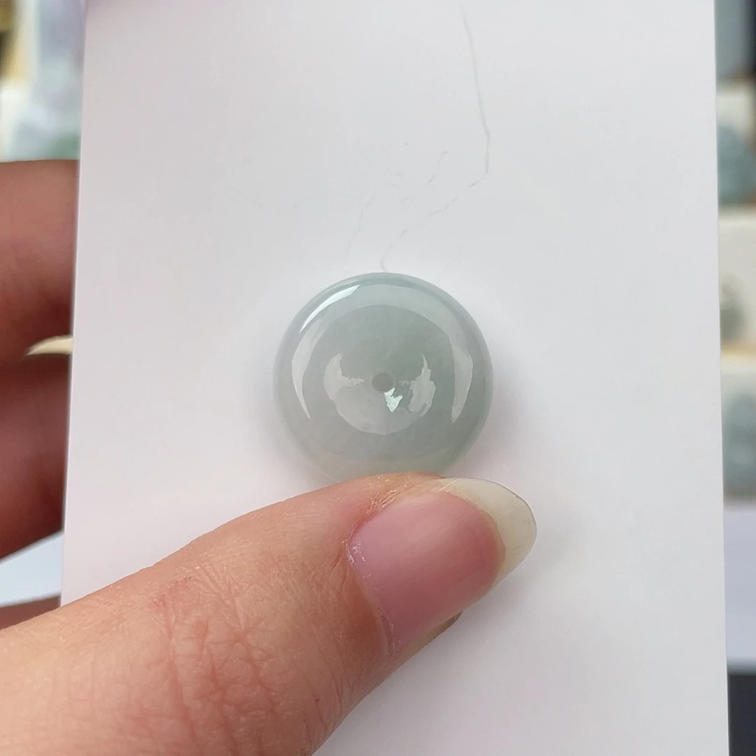 翡翠未镶嵌颈饰平安扣