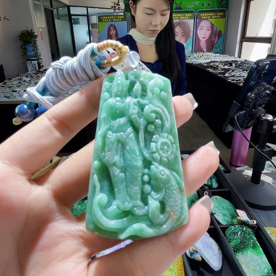 颈饰未镶嵌翡翠一个