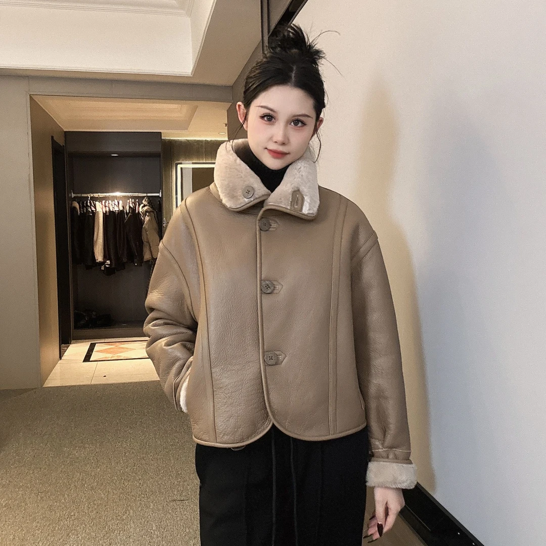 YJJL2559美利奴皮毛一体外套女短款单排扣两面穿真皮羊羔毛皮草