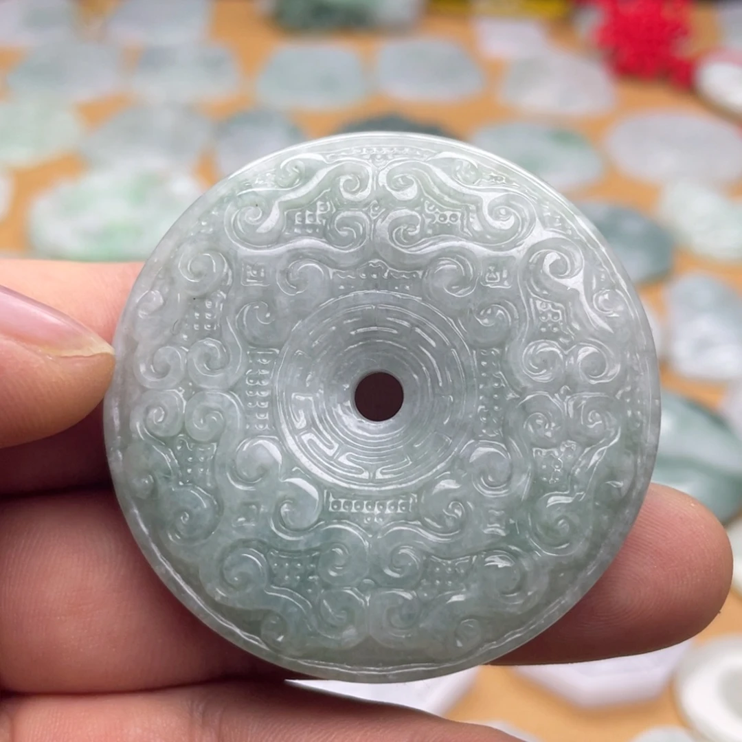 翡翠未镶嵌颈饰花纹
