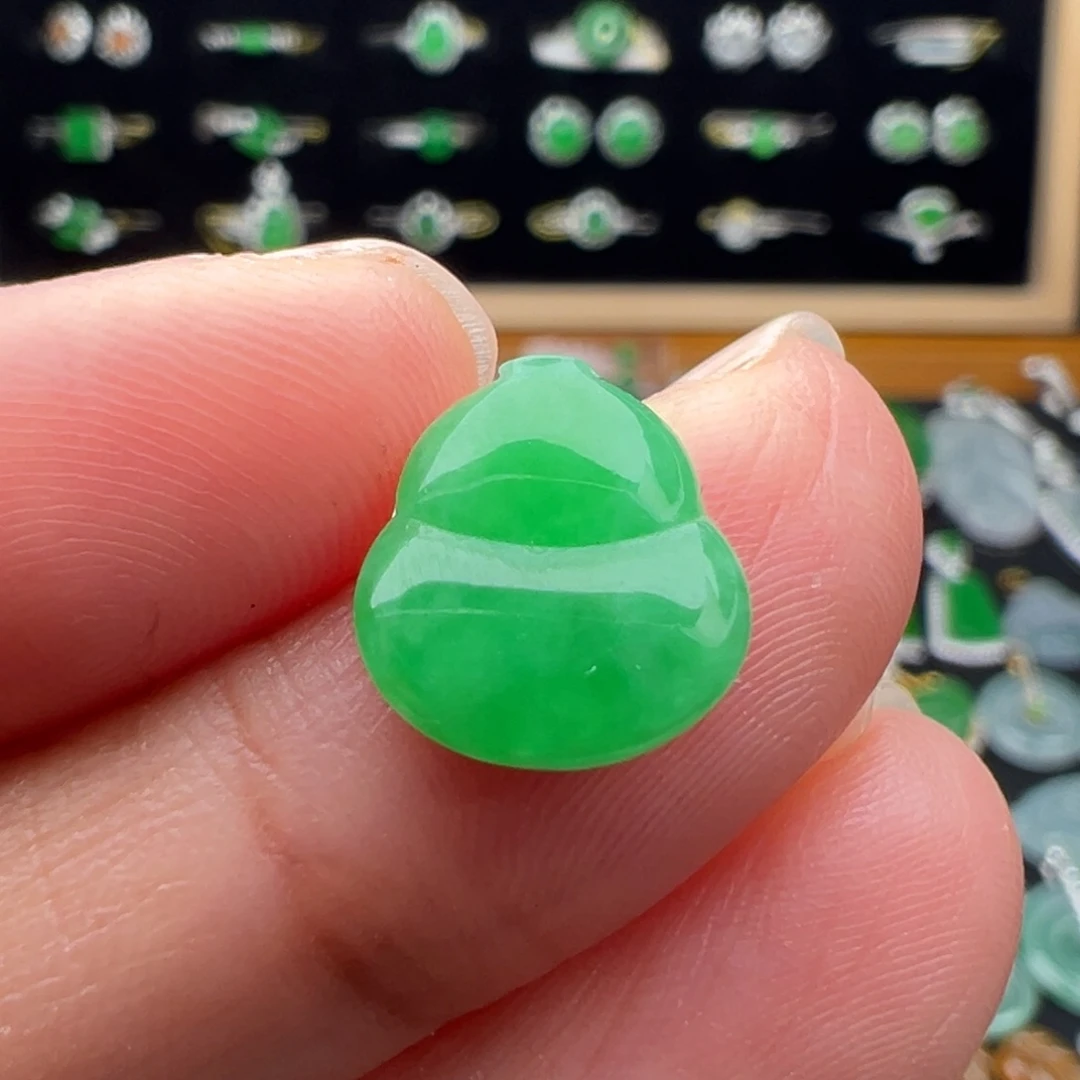 翡翠未镶嵌颈饰葫芦11.2