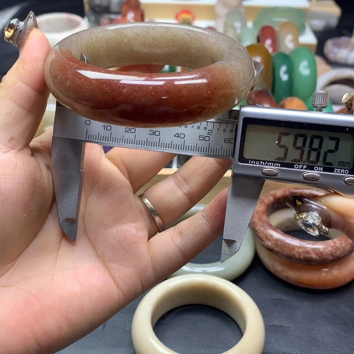未镶嵌手镯石英质玉