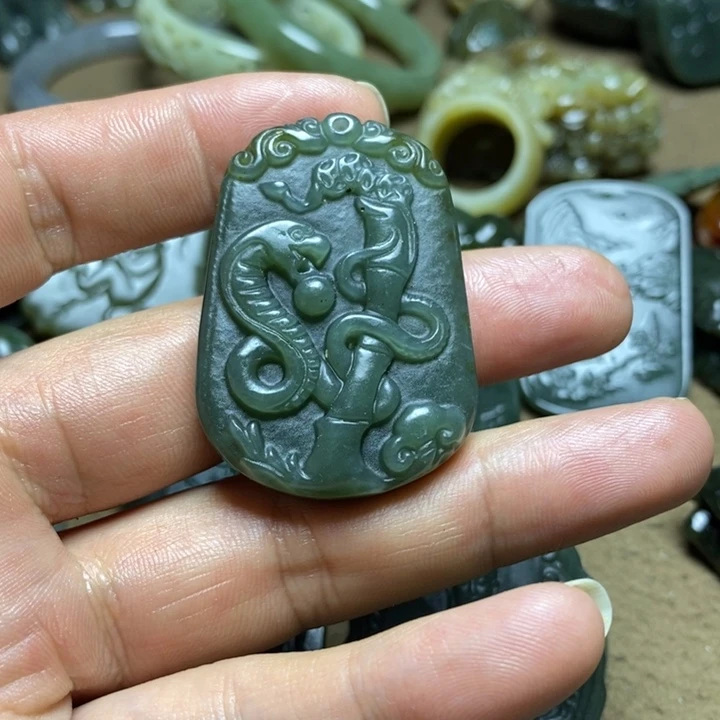 和田玉未镶嵌颈饰