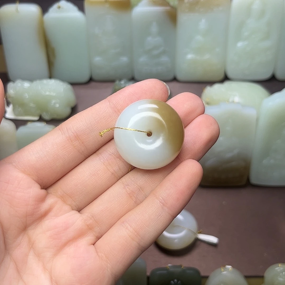 和田玉未镶嵌颈饰朵*儿