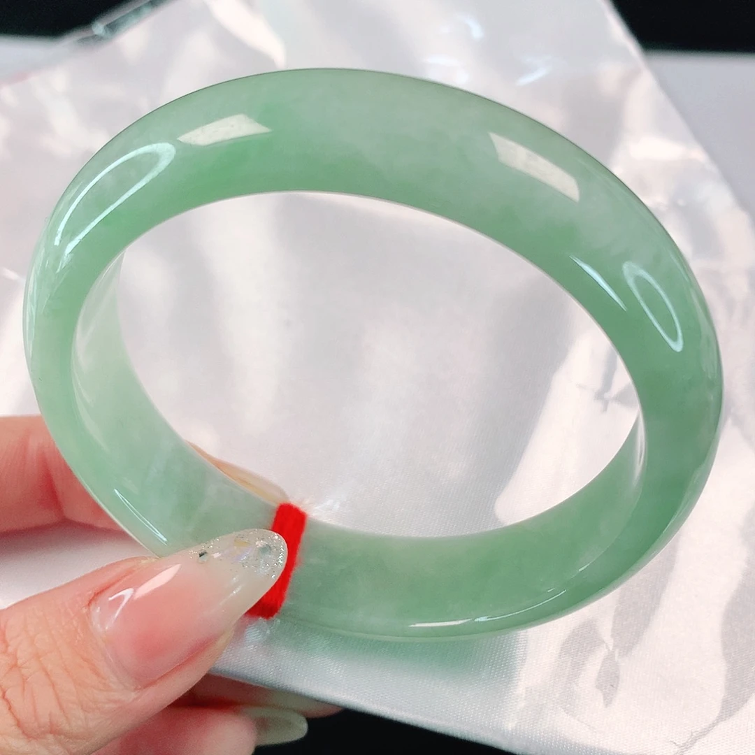 翡翠手镯未镶嵌56圈口