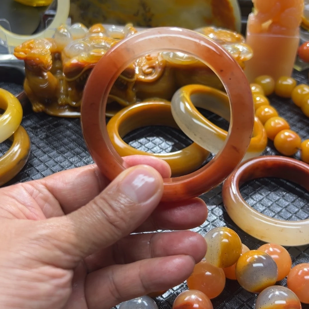 石英质玉未镶嵌颈饰