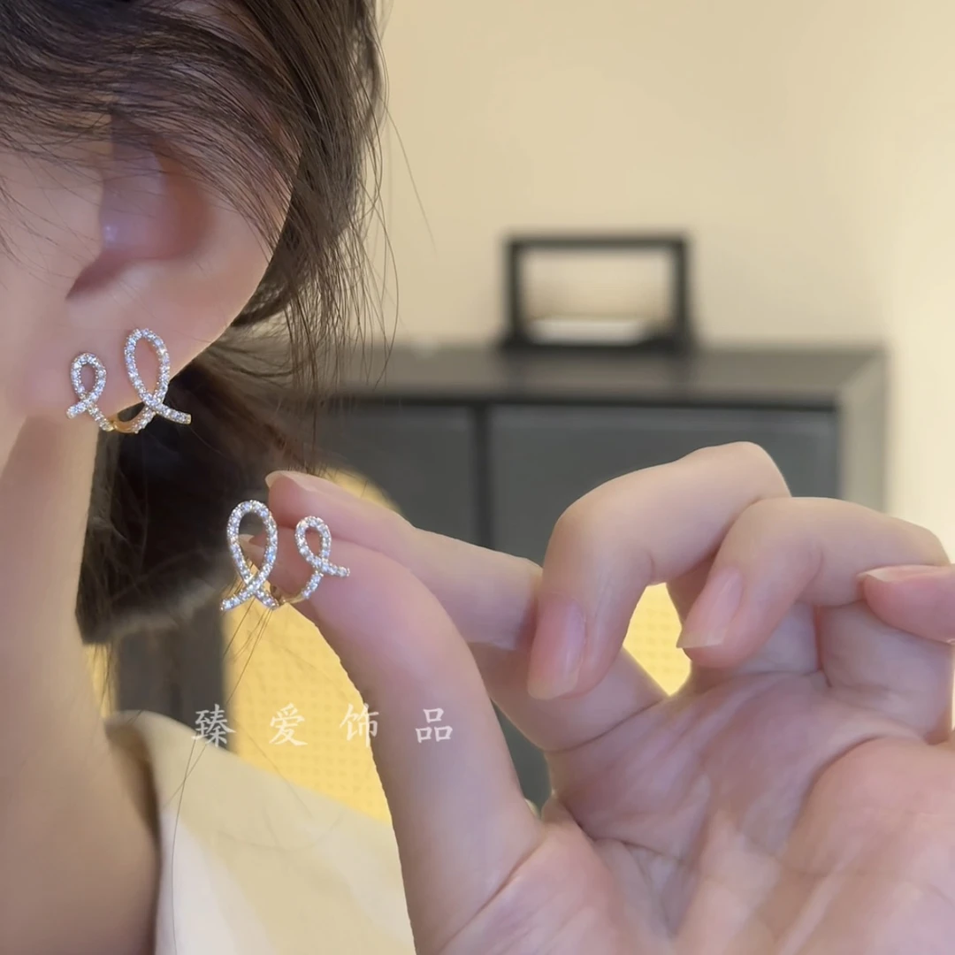 铜合金合成锆石耳饰 交叉耳钉女小巧精致气质耳环简约时尚通勤