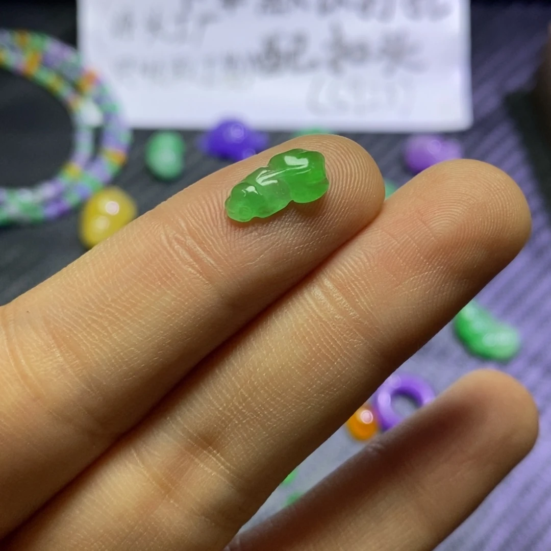 翡翠未镶嵌颈饰吊坠