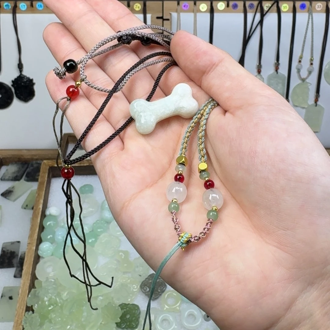 蛇纹石玉吊坠未镶嵌