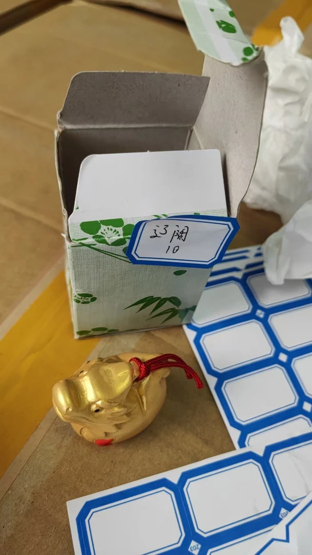 日瓷回流金色小龙摆件