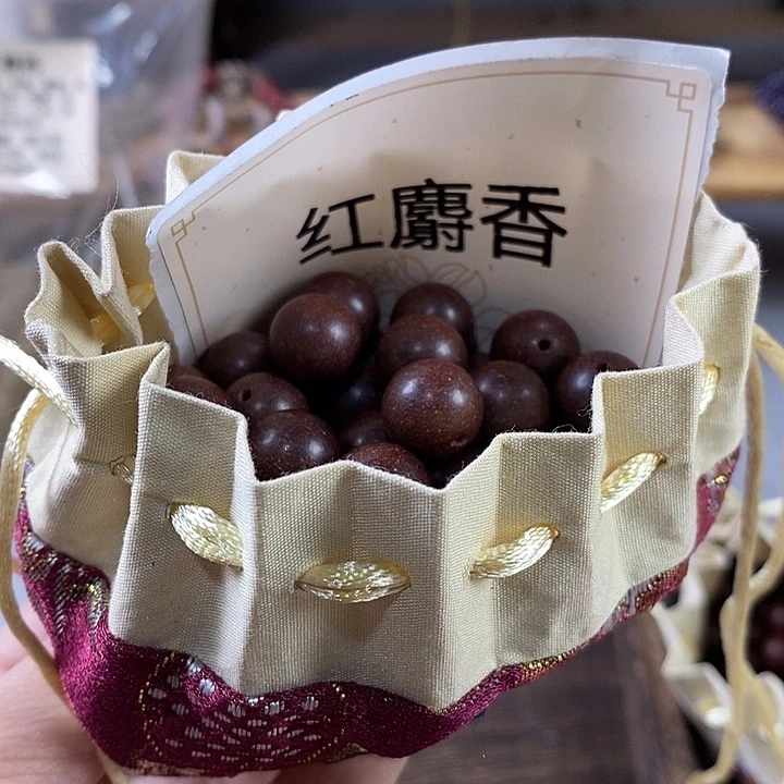 泥塑瑕疵红麝1.2香包50克