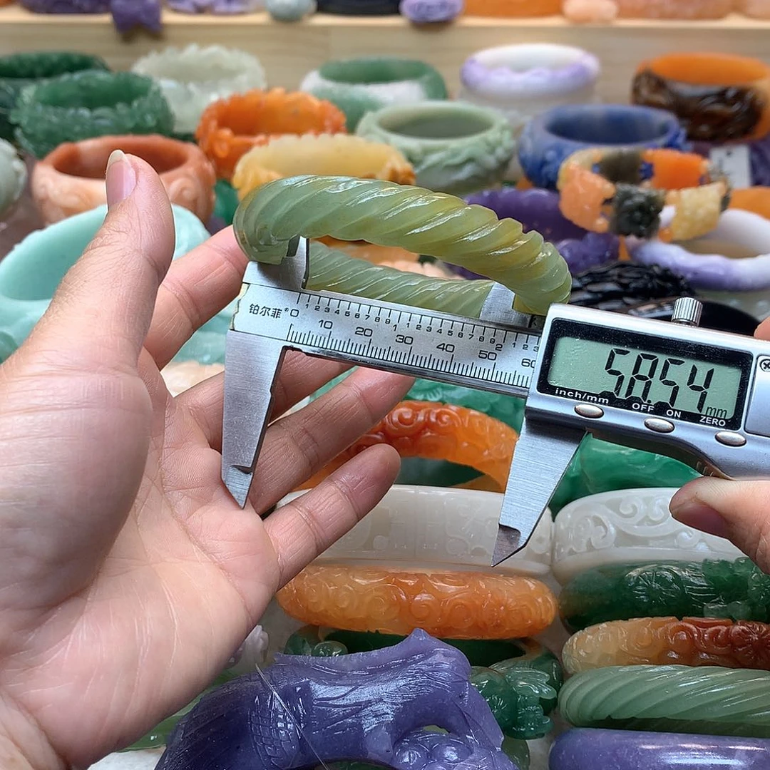 未镶嵌手镯石英质玉