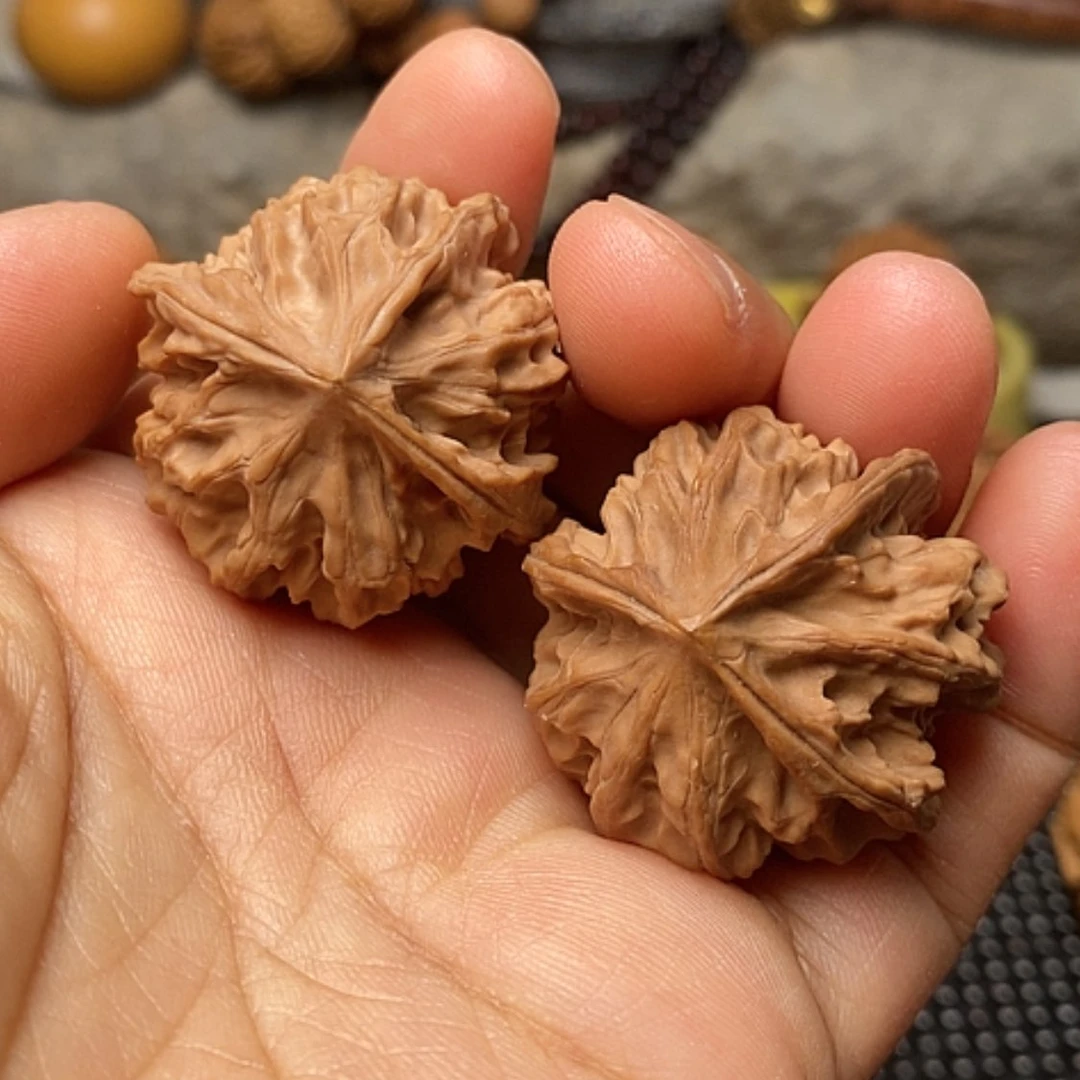 【闪购商品】文玩核桃把件天然三棱异型35