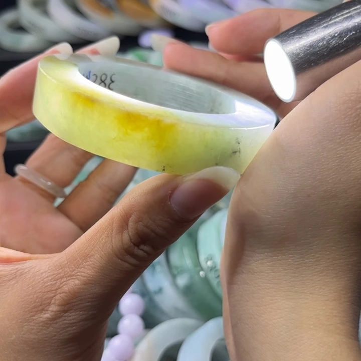 定制翡翠未镶嵌翡翠手镯