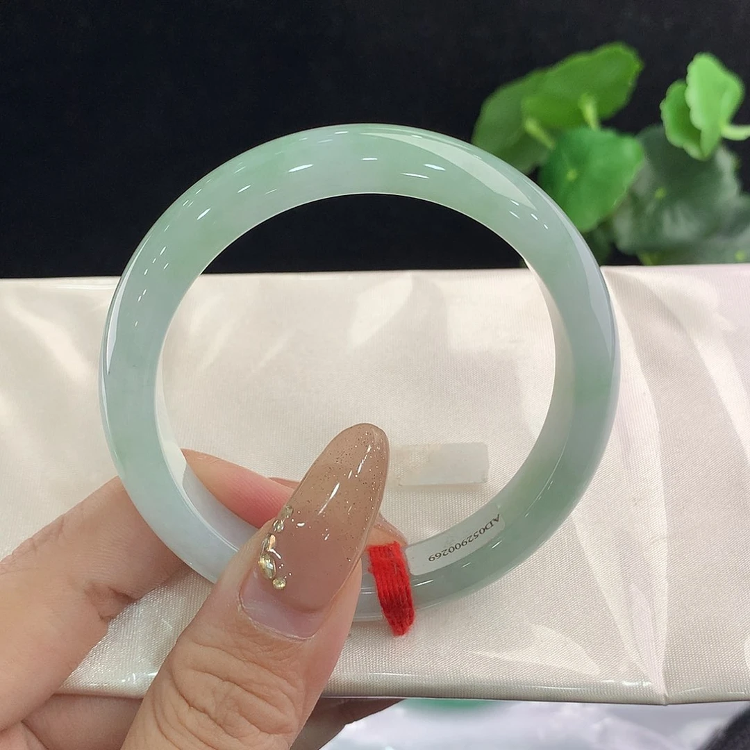 翡翠手镯未镶嵌正56