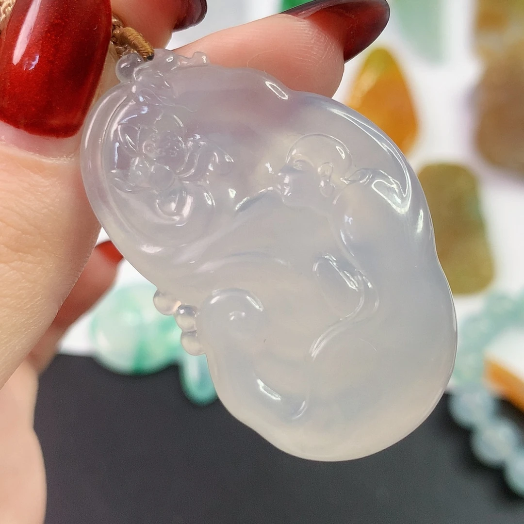 翡翠未镶嵌颈饰修行者