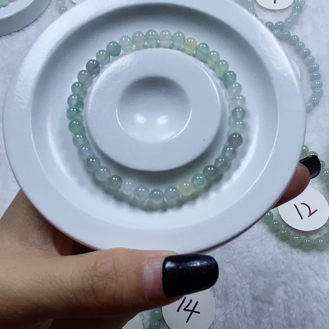 翡翠手串未镶嵌?**柿