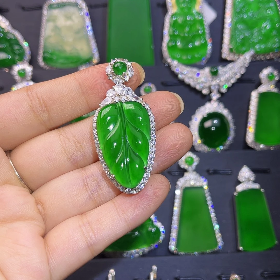 翡翠未镶嵌颈饰叶子