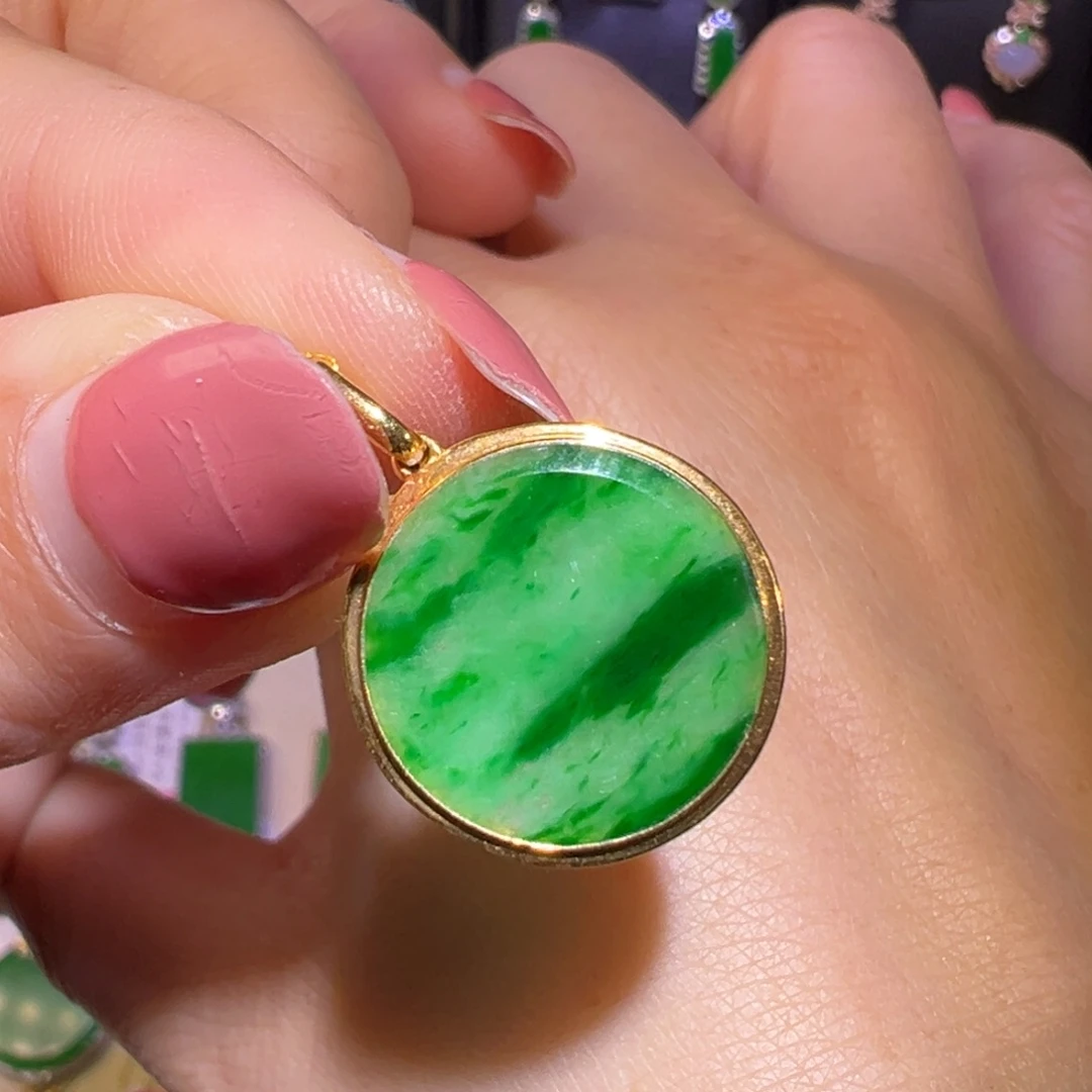 翡翠颈饰18K金镶嵌吊坠