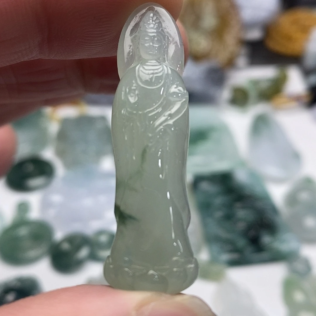 翡翠未镶嵌颈饰如意观音